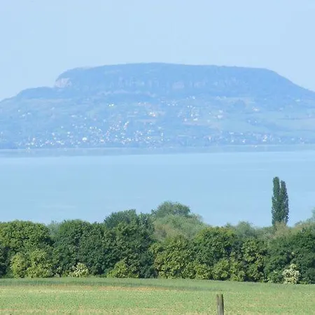 Strandi Apartmanok- Boglarka Balatonmariafurdo Exterior photo