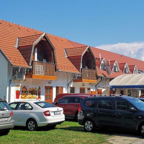 Strandi Apartmanok- Boglarka דירה *